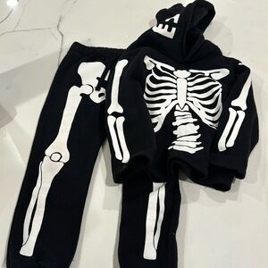 H&M Boys Skeleton Sweat Suit Size 5/6t